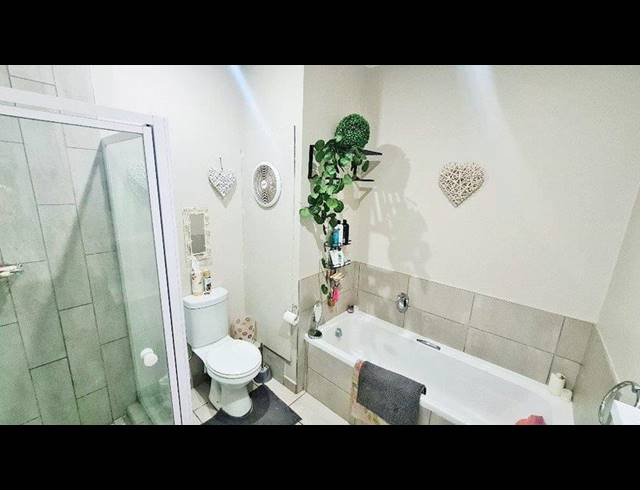 2 BEDROOM APARTMENT FOR SALE IN LYTTELTON MANOR